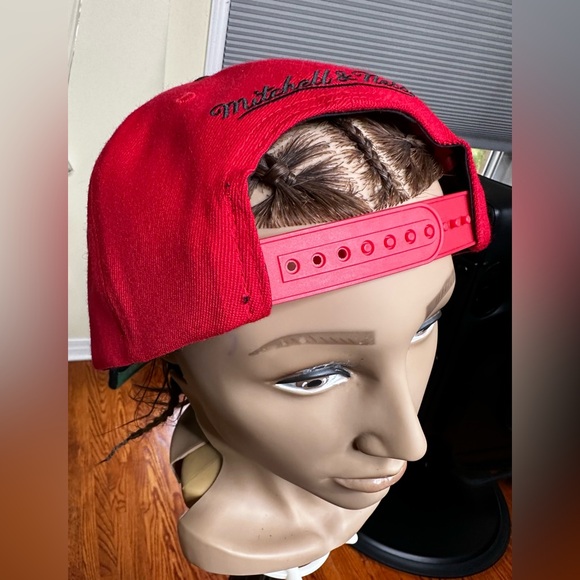 Gorgeous Bulls Cap!!! - Picture 4 of 4